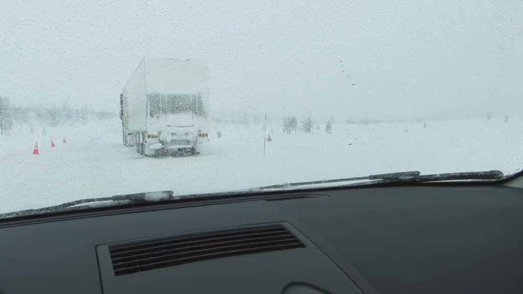 Sodankylän Pallo-Junnujen bussin nosto takaisin tielle