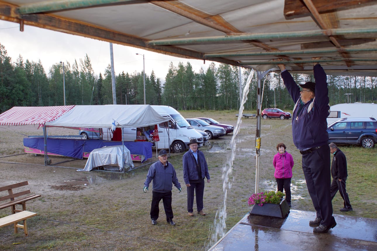 Puheiden ohella ohjelmassa oli musiikkia ihan paikallisin kyvyin esitettynä.