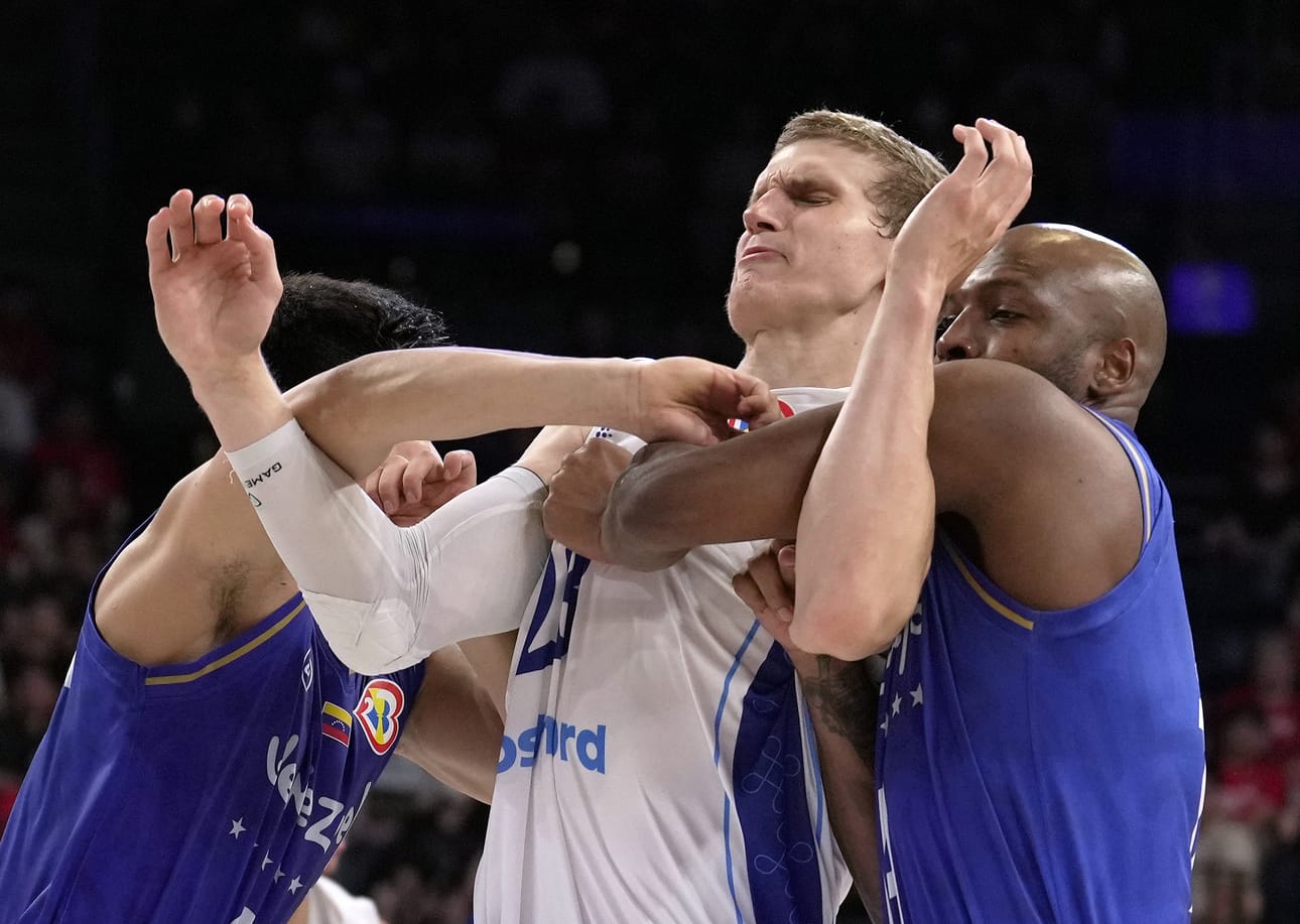 Lauri Markkanen edusti Suomea koripallon MM-kisoissa.