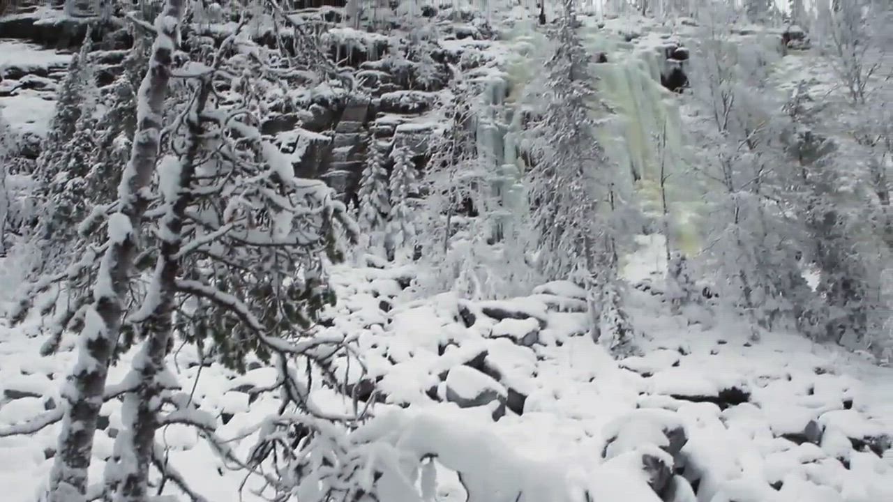 Jääkiipeilyä Posion Korouomassa