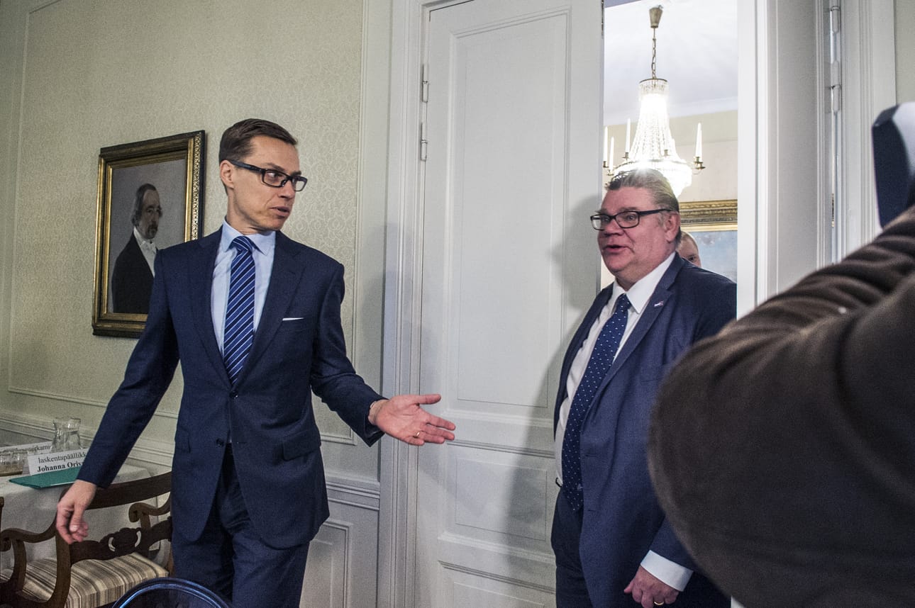 Sipilän hallituksen ministereillä on riittänyt vientiä kotimaassa ja ulkomaanmatkat ovat jääneet vähiin. Timo Soini on matkustellut eniten, mutta Alexander Stubb on ehtinyt ulkomaille vain 18 kertaa.