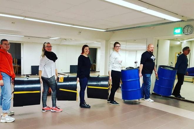 Nykyisessä PanEngine I:ssä soittavat Reetta Kirmanen (vas), Mari Humalajoki, Sonja Hautoniemi ja Aleksi Pihlaja. Orkesteria johtaa Jorma Tuhkanen. KUVA:JORMA TUHKASEN ALBUMI