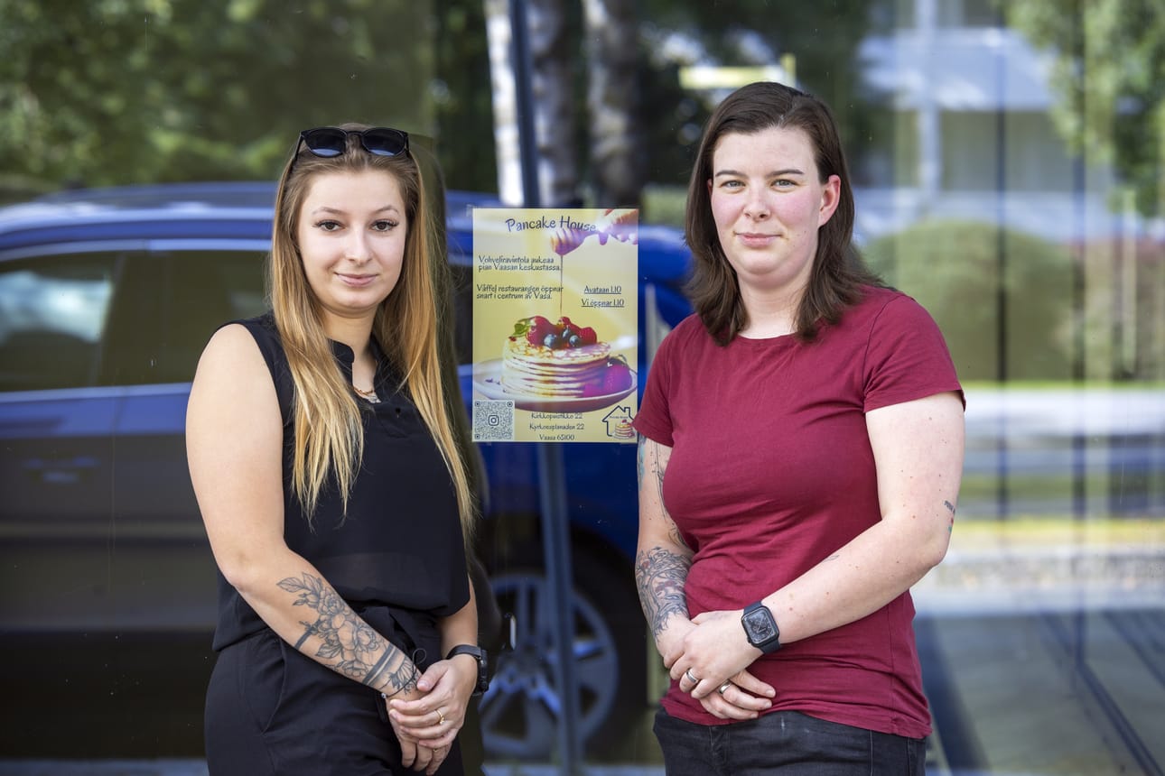 Petra Sziliczai (oik.) kaipasi Vaasaan pitkään tietynlaista kahvilaa. Liikekumppanikseen hän otti parhaan kaverinsa Szabina Nuszplin, joka on hänelle kuin sisko.