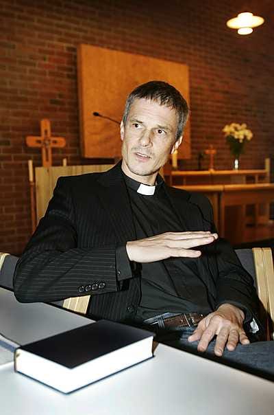 Oulun hallinto-oikeus hylkäsi kappalainen Vesa Pöyhtärin tekemät valitukset.