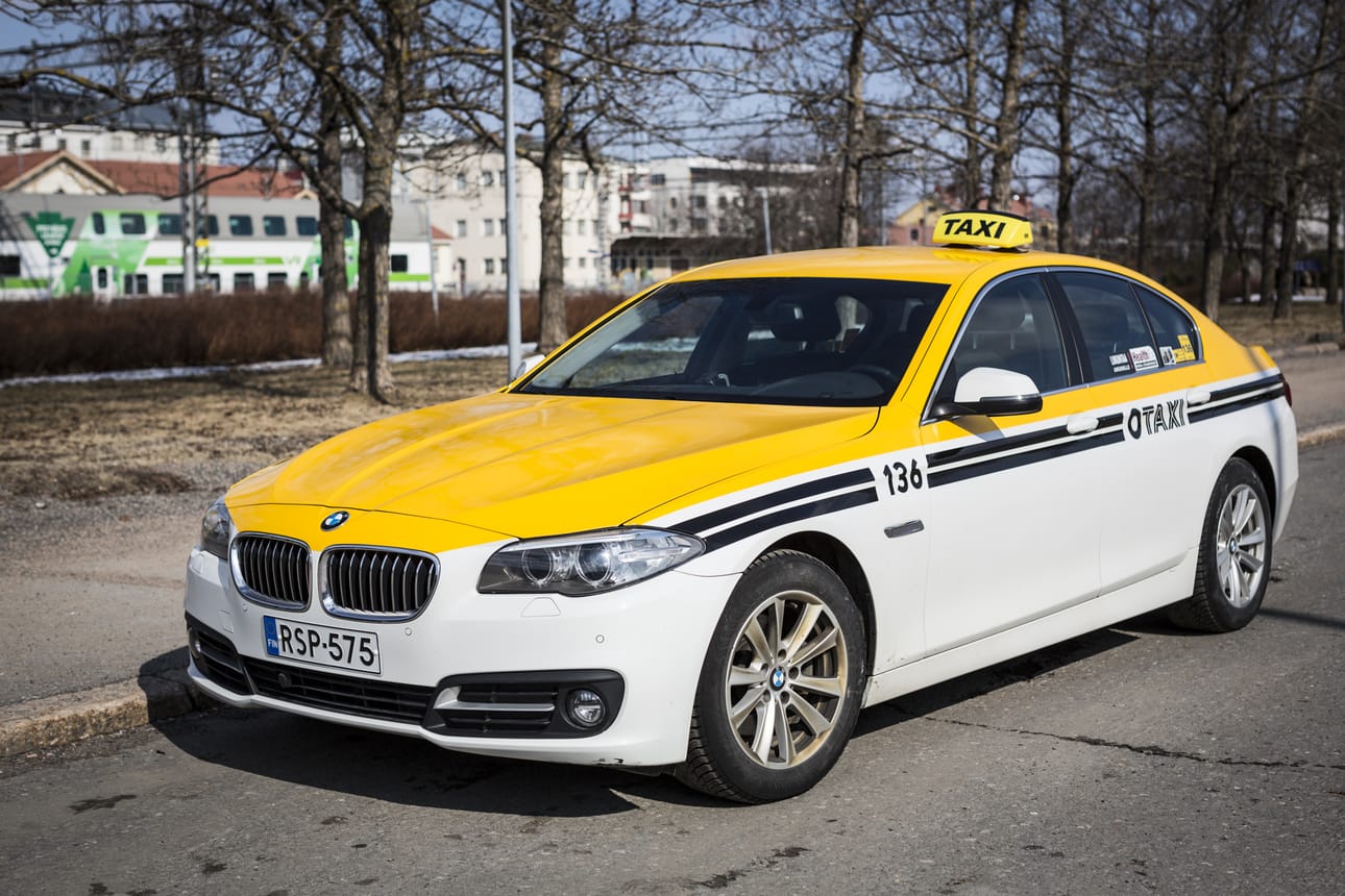Oulun Aluetaksilla on jo Otaxi-brändin mukaisia takseja käytössä.