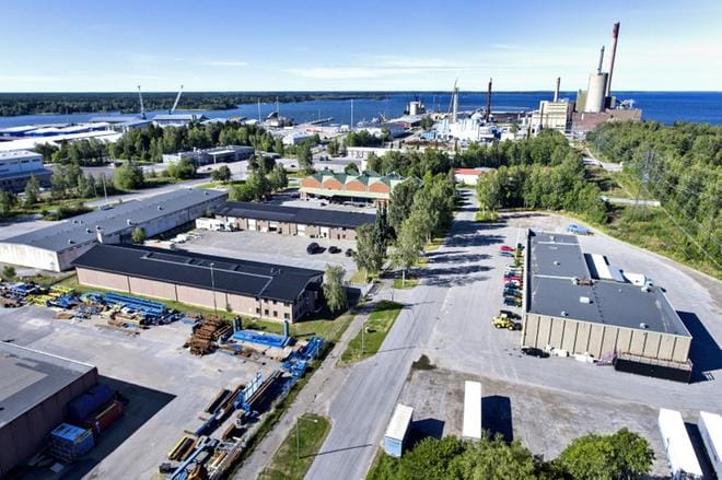 Vaskiluotoon muuttavan Wärtsilän tieltä joudutaan purkamaan useita kiinteistöjä. KUVA: KARI LÖFHJELM