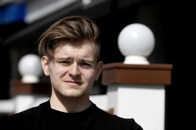 Lapualaisen Aleksi Mattilan, 18, kesätyö hotelli-ravintolassa peruuntui koronan takia. – Kyllähän se ottaa päähän, mutta ei sille mitään voi, hän toteaa. KUVA: JOUKO HÄNNINEN