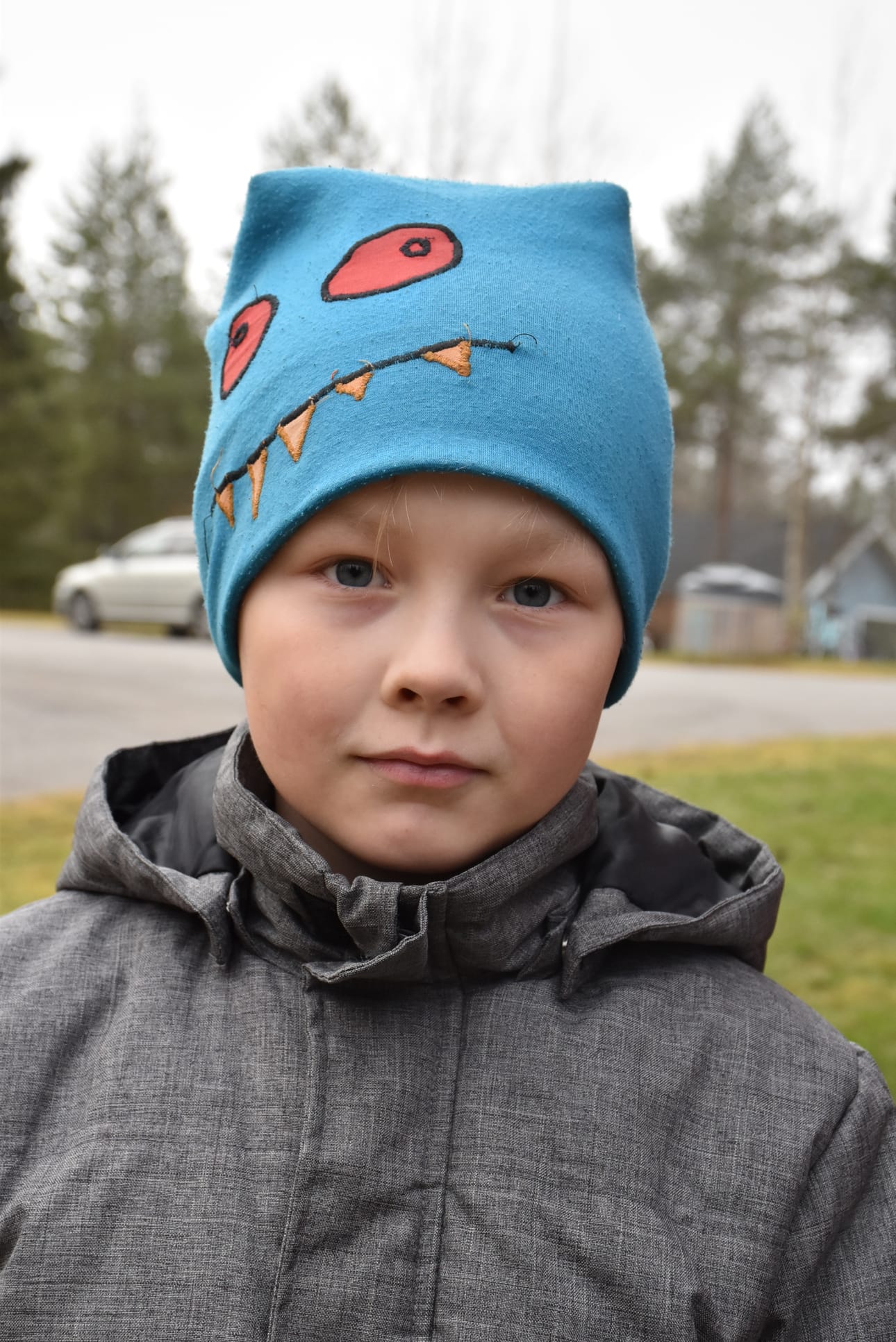 1. Kun käyn isovanhempieni luona, me jutellaan ja pelataan lautapelejä. 2. Paras muisto on, kun kävin isovanhempieni kanssa Ruotsissa. 3. Olen opettanut puhelimen käyttöä. 4. Kun olen sairas ja vanhemmat ovat töissä, mummo tulee vahtimaan minua. Antton Kämäräinen
