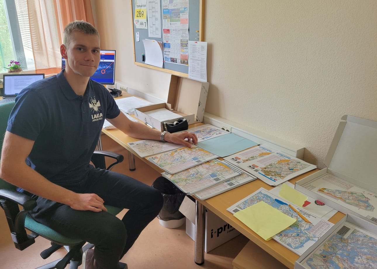 Elokuussa aloittanut Lakia-Jukolan pääsihteeri Pauli Mäkelä on innoissaan pestistään. Viime aikoina häntä ovat työllistäneet muun muassa harjoituskarttojen tilaukset.