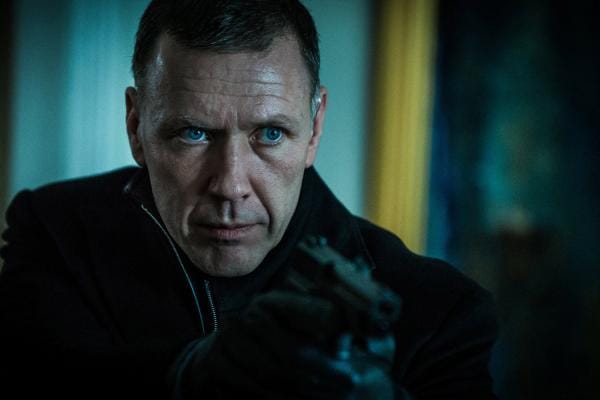 Mikael Persbrandt ei ollut parhaimillaan tässä Beck: Huone 302 -elokuvassa. KUVA: Baldur Bragason/Nelonen