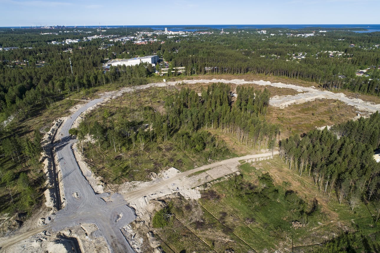 Pyhtilänkaaren uudelta asuinalueelta on varattu vajaa kymmenen tonttia ulkokaarelta. Sisäkaaren tontit eivät ole olleet yhtä suosittuja.
