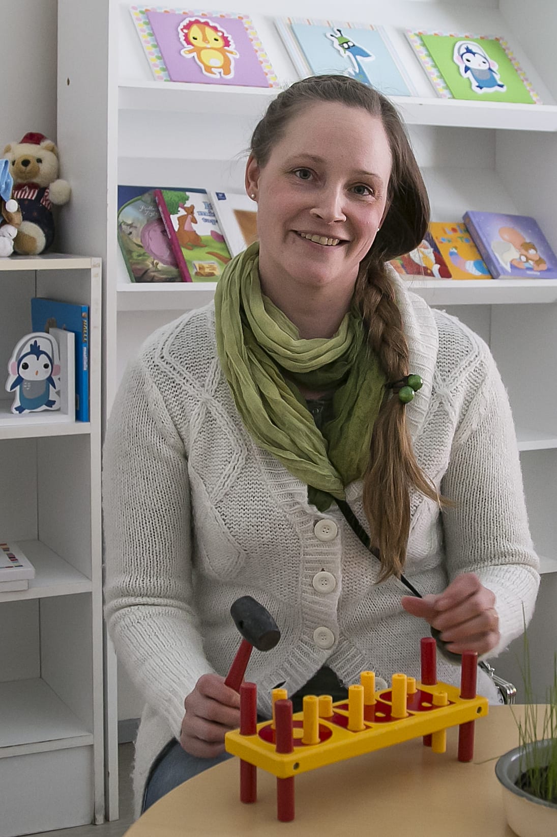 Perhetyöntekijä Pauliina Hyytisen työ on nuorten perheiden tukemista, kuuntelemista ja auttamista.