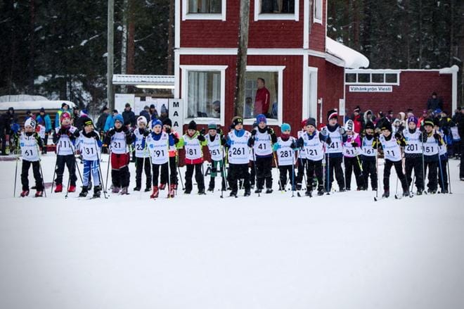 Nuorisoviestiin osallistui runsaasti joukkueita.