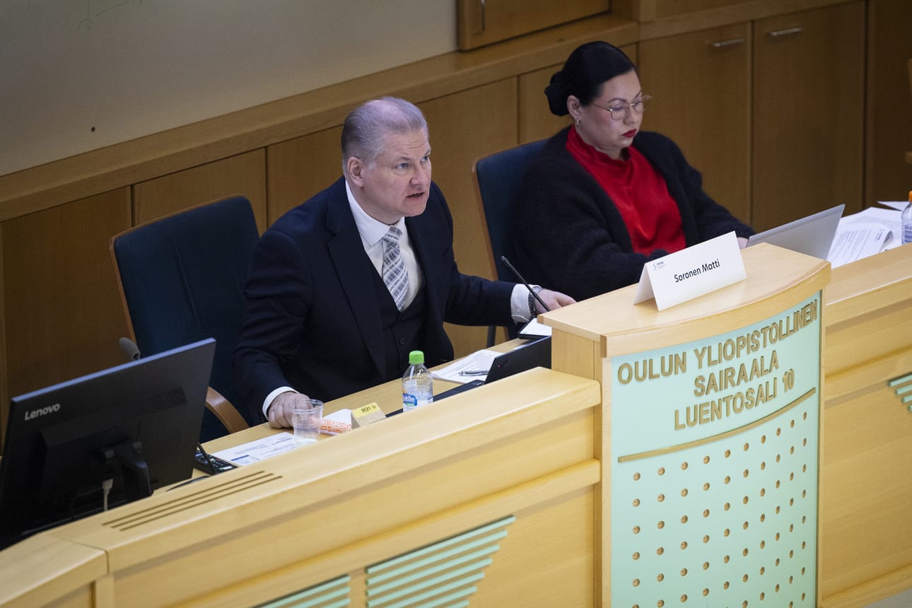 Aluevaltuuston puheenjohtaja Matti Soronen kertoi aluevaltuuston olleen yksimielinen yhden vuoden lisäajan hakemisesta.