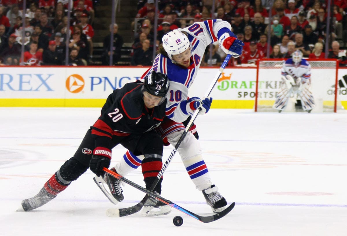 Sebastian Aho viimeisteli pelin loppulukeman tyhjään maaliin ottelun toiseksi viimeisellä sekunnilla. LEHTIKUVA / Getty Images / AFP