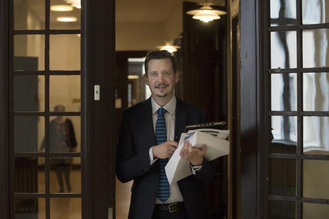 Vaasan talousjohtaja Jari Karjalainen sanoo, että tasausvähennyksen maksajan rooli on kunnille siltä kannalta mieleinen, että se kertoo kunnan saaman verokertymän olevan hyvällä tolalla. ARKISTOKUVA: MINNA ANTILA