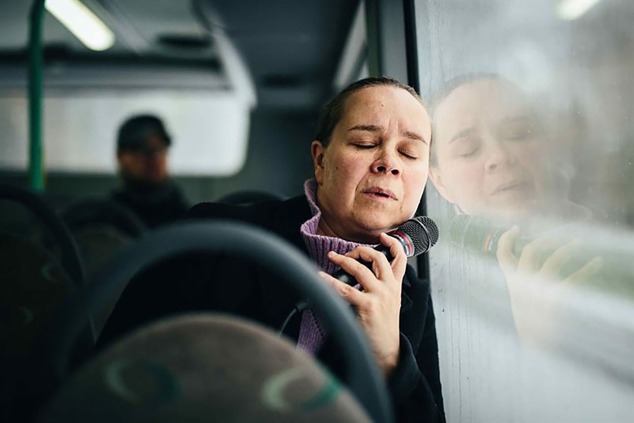 Katja Küttner on valmistanut esityksen, joka pureutuu äitiyden haasteisiin.