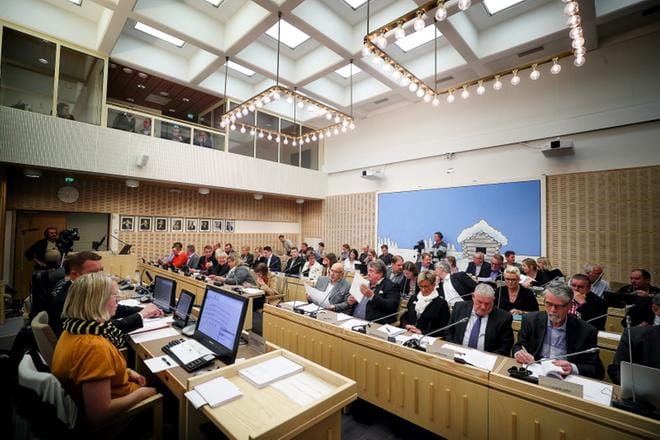 Kuntaliitoskysely tulkittiin suoramainonnaksi ja jäi osalta kuntalaisia saamatta. Mustasaaren kunnanvaltuusto kuuli torstaina kyselyn tuloksista. KUVA: JAAKKO ELENIUS