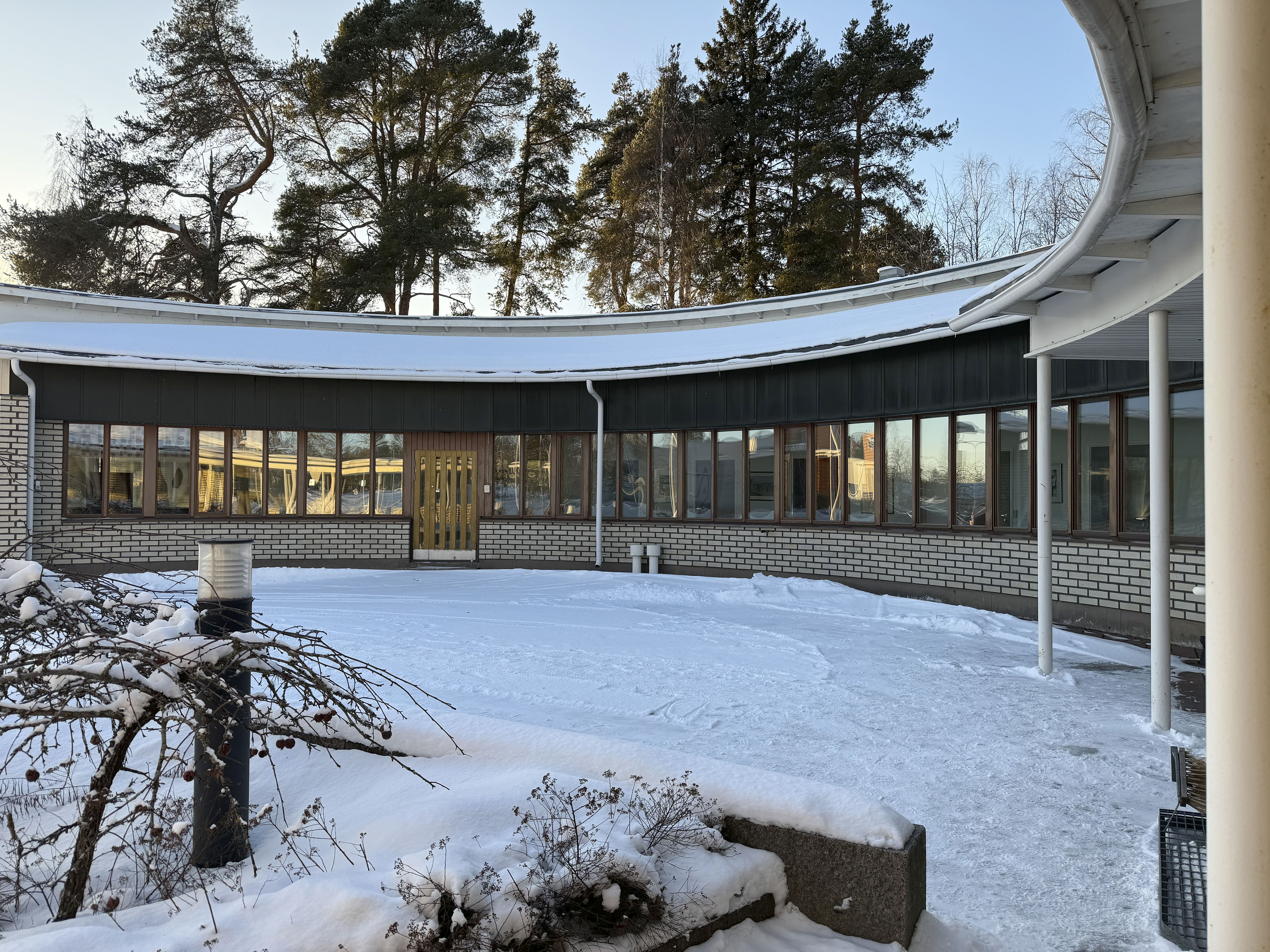 Kaupunginhallitus perehtyy asiantuntijan kanssa rakennetutkimusten tuloksiin – Oulaisten kaupungintalossa on riskirakenteita ja mikrobivaurioita