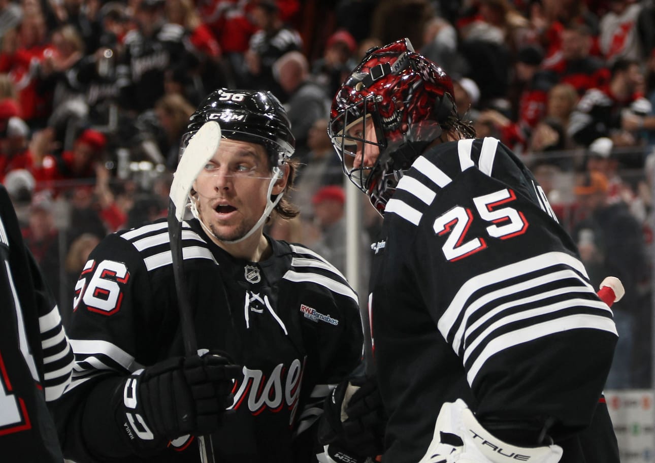 Erik Haulalla (vas.) on pitkä pisteetön putki NHL:ssä. LEHTIKUVA/AFP
