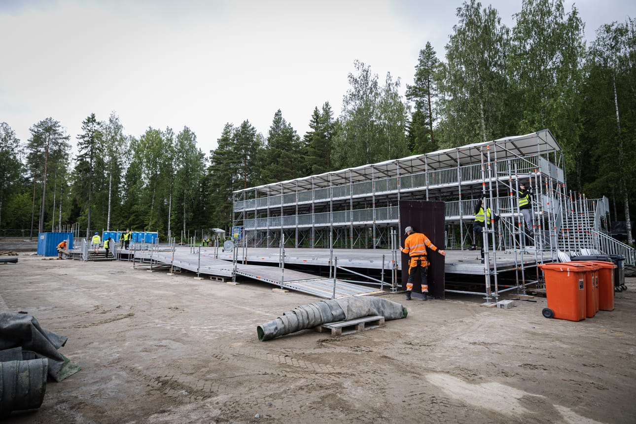 Tässä puretaan vip-aitiota.