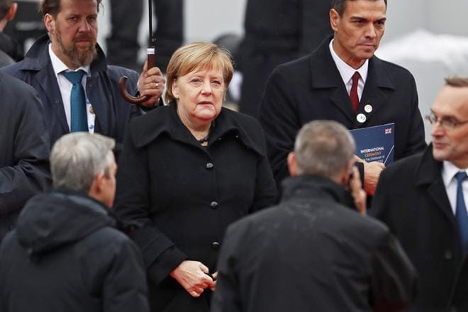 Myös Saksan liittokansleri Angela Merkel osallistui muistojuhlallisuuksiin. KUVA: Ian Langsdon/EPA