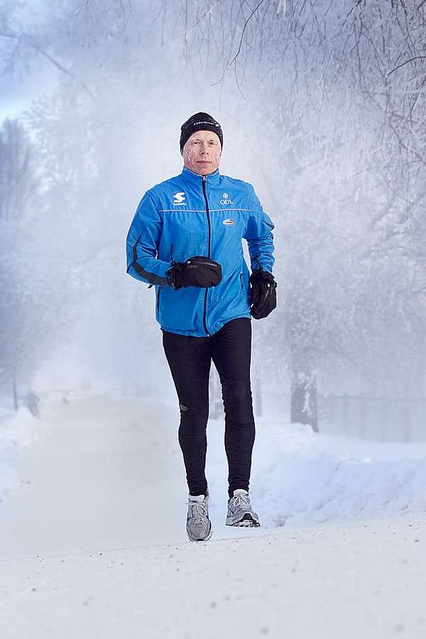 Rytmihäiriöt yllättivät Lauri Mikkosen, kun hän kävi tavanomaisella iltalenkillä lievässä flunssassa. "Minulla oli vain vähän kurkku kipeä ja pientä nuhaa", hän kertoo. Rytmihäiriöiden syyksi paljastui sydänlihastulehdus.