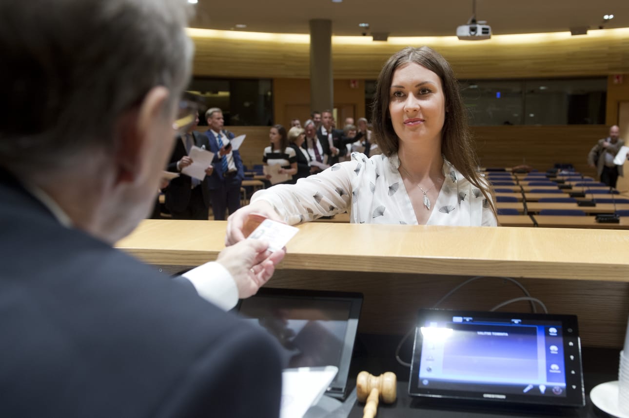Sinisen eduskuntaryhmän varapuheenjohtaja Tiina Elovaara vaikuttaa blogissaan vahvistavan tiedot peräkontissa matkustamisesta. Arkistokuva.