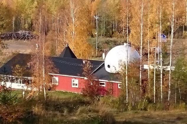 Vimpelin Lakeaharjulla olevan Jouni Niemelän sääpallon nimeksi tuli yleisön ehdotuksesta Lakeuden Sydän. KUVAT: MIIANELLA HERRALA