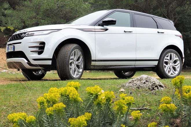 Vanhasta Evoquesta on käytetty uuteen malliin vain neljä ovisaranaa. Muuten koko kori on uudistettu. Pidentynyt akseliväli tuo takamatkustajille pari senttiä lisää polvitilaa.