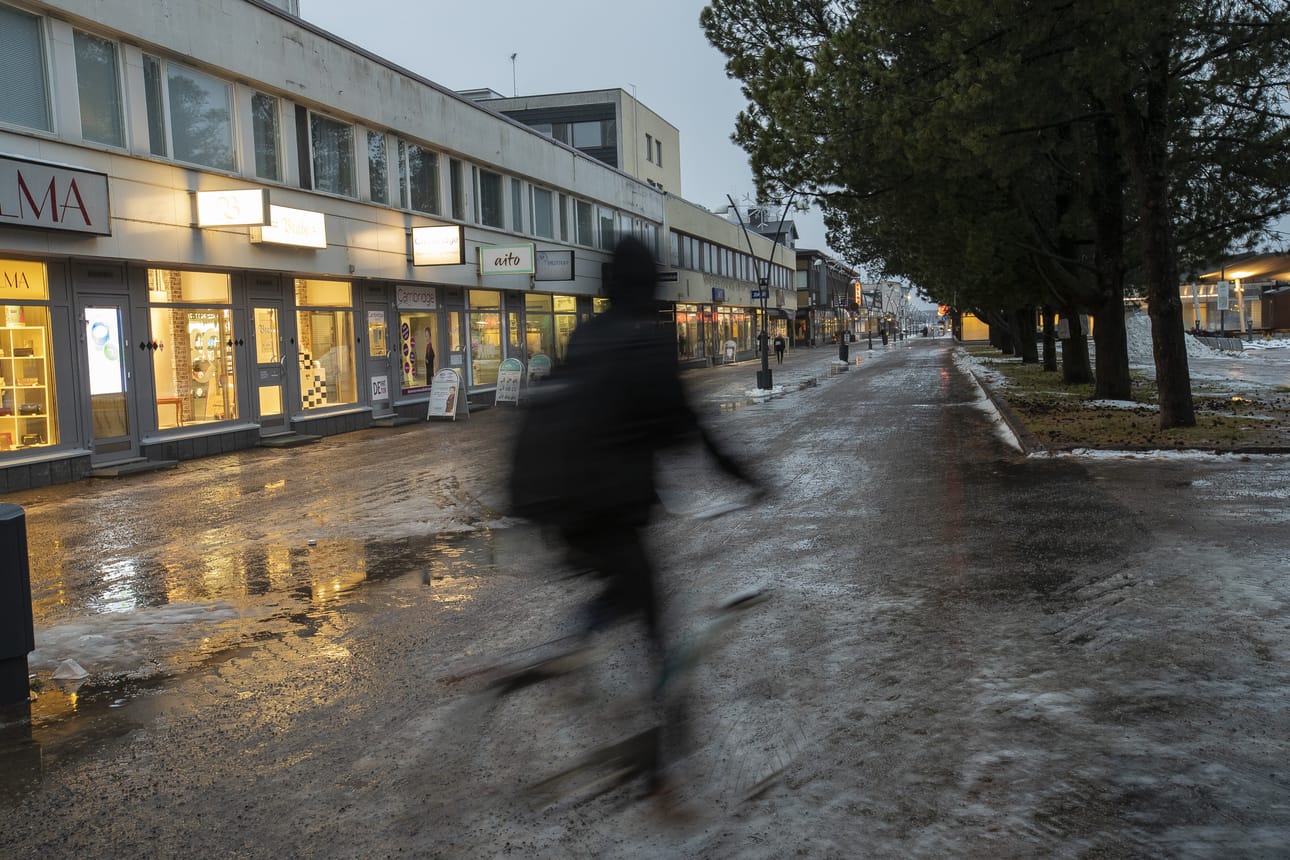 Raahen kaupunginjohtaja Ari Nurkkala on valmistellut Raahen kaupunginhallituksen toimeksi antamana Raahen keskustakorttelin kehittämistä pari vuotta. Nyt sopivat toimijat on löydetty ja kaikilla on valmius viedä hanketta eteenpäin. – Toivon, että tämä menee kaupunginhallituksessa läpi. En näe mitään parempaa keinoa parantaa paikallista palvelutasoa, Nurkkala sanoo.