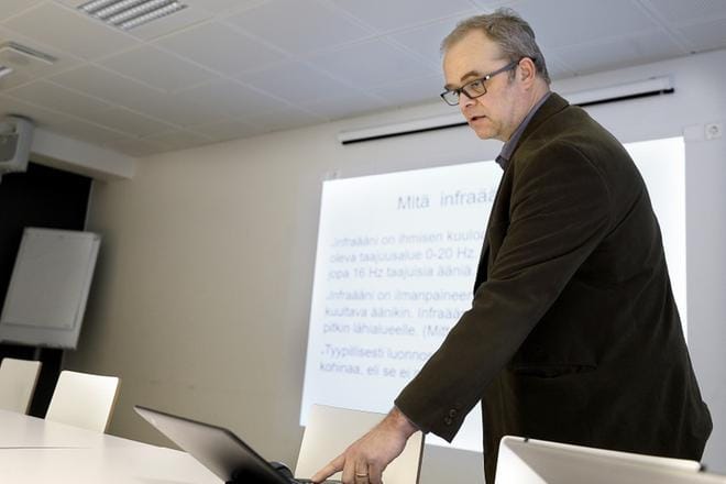Yrittäjä, asiantuntija Antti Aunion mukaan mittaukset todistavat tuulivoimaloiden infraäänet todeksi ja pulssimaisiksi. KUVA: HEIKKI HAKANEN