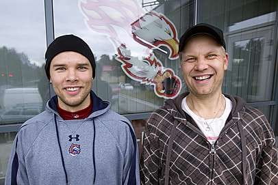 Laitahyökkääjä Tomi Ståhlhammar (vas.) ja päävalmentaja Mikko Manner ovat valmiina keskiviikkona alkavaan sarjakauteen.