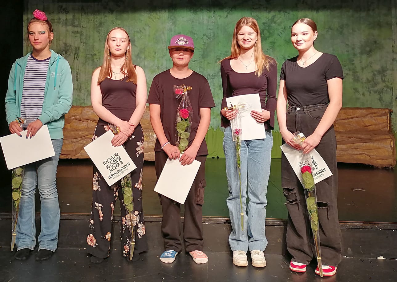 Elma Välimäki, Helmi Hannus, Lucas Latukka, Hanna-Maija Mantere ja Ella Anttikoski ovat saaneet taiteen perusopetuksen päättötodistuksen Järvilakeuden kansalaisopistossa.