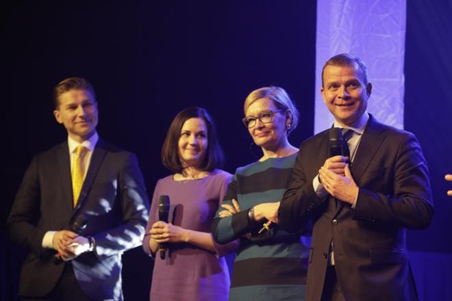Oikeusministeri Antti Häkkänen (vas.), opetusministeri Sanni Grahn-Laasonen, puhemies Paula Risikko ja valtiovarainministeri Petteri Orpo olivat Tampereella kokoomusväen tentattavana. Heidän lisäksi tenttiin osallistui sisäministeri Kai Mykkänen. KUVA: Ossi Ahola
