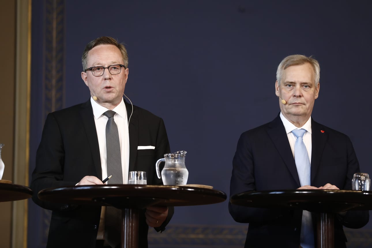 Tuore valtiovaltainministeri Mika Lintilä (kesk.) ja pääministeri Antti Rinne (sd.) puolustivat hallituksen työllisyystavoitteita.