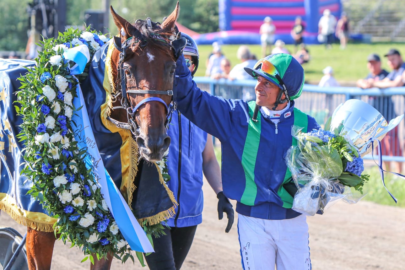 Ranskalaisruuna Ce Bello Romain voitti vauhdikkaan Kymi Grand Prix'n¿¿¿Yhdeksänvuotiaan ruunan voittoa pääsi tuulettamaan ohjastaja Anthony Barrier.