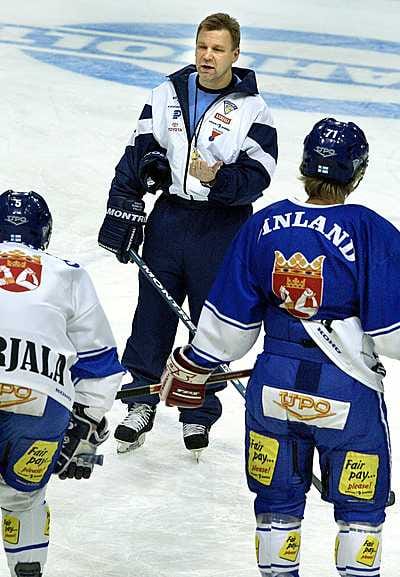 Raimo Summanen veti Leijonien harjoituksia helmikuussa 2004.