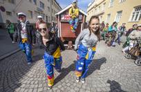 Franzénin patsas sai lakkinsa ja Teekkaritorvet soivat