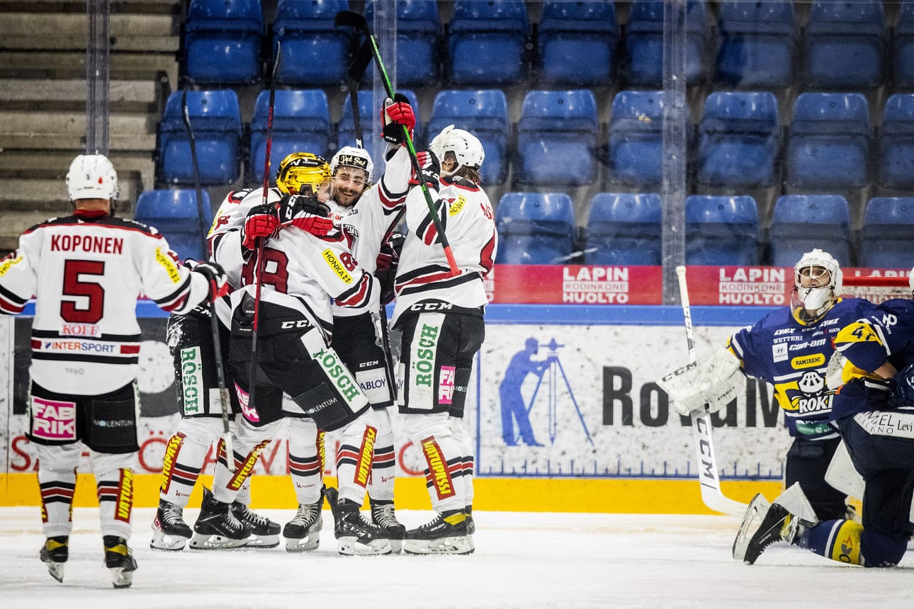 RoKin Tommi Ronkainen joutui katselemaan vieraiden tuulettelua neljästi. Avausmaalin iskenyt viiksekäs Aaron Miller pääsi kultakypärä Nicolas Werbikin syleilyyn.