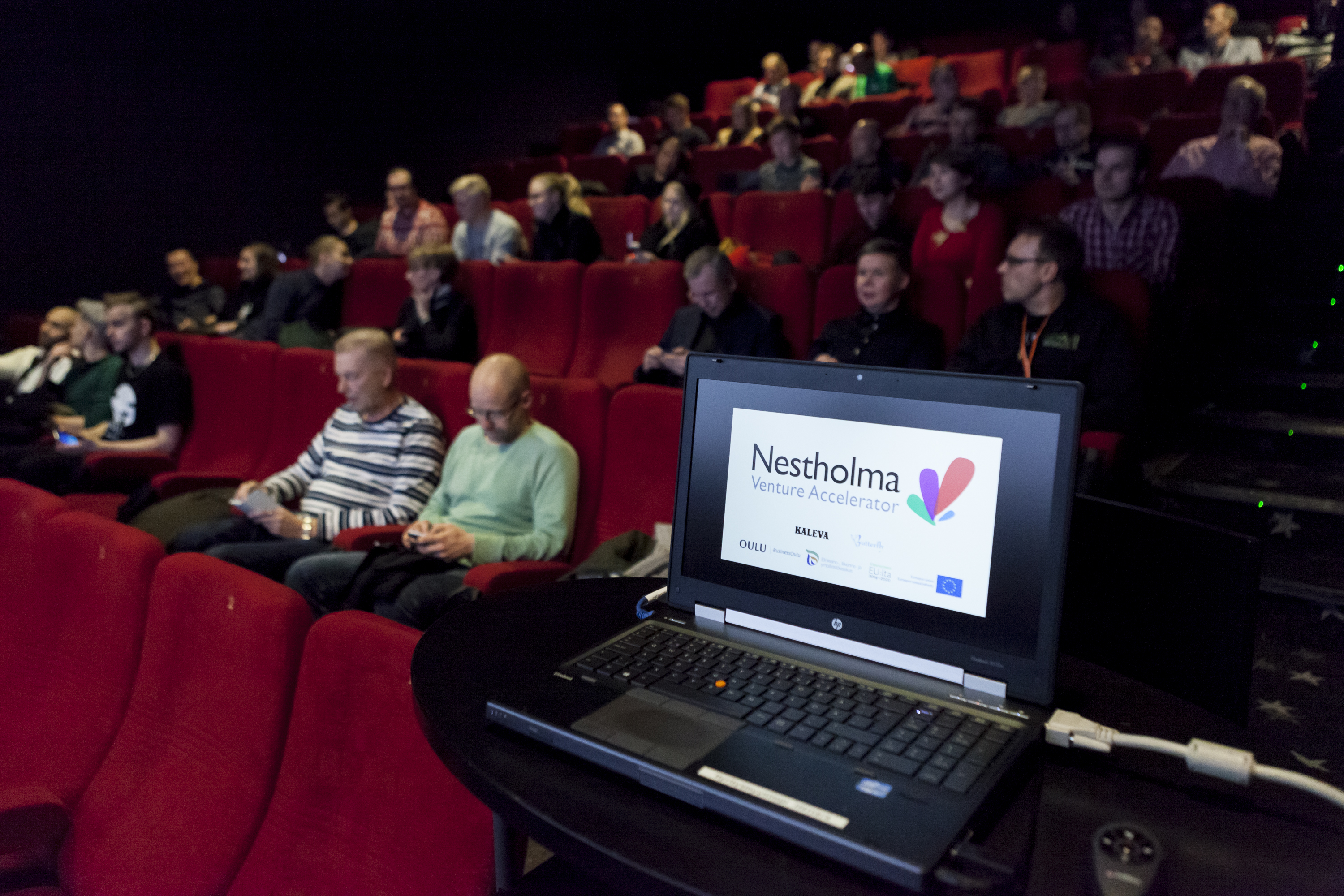 Nestholman demopäivässä startupit pääsivät esittelemään bisnesideansa sijoittajille ja potentiaalisille asiakkaille.