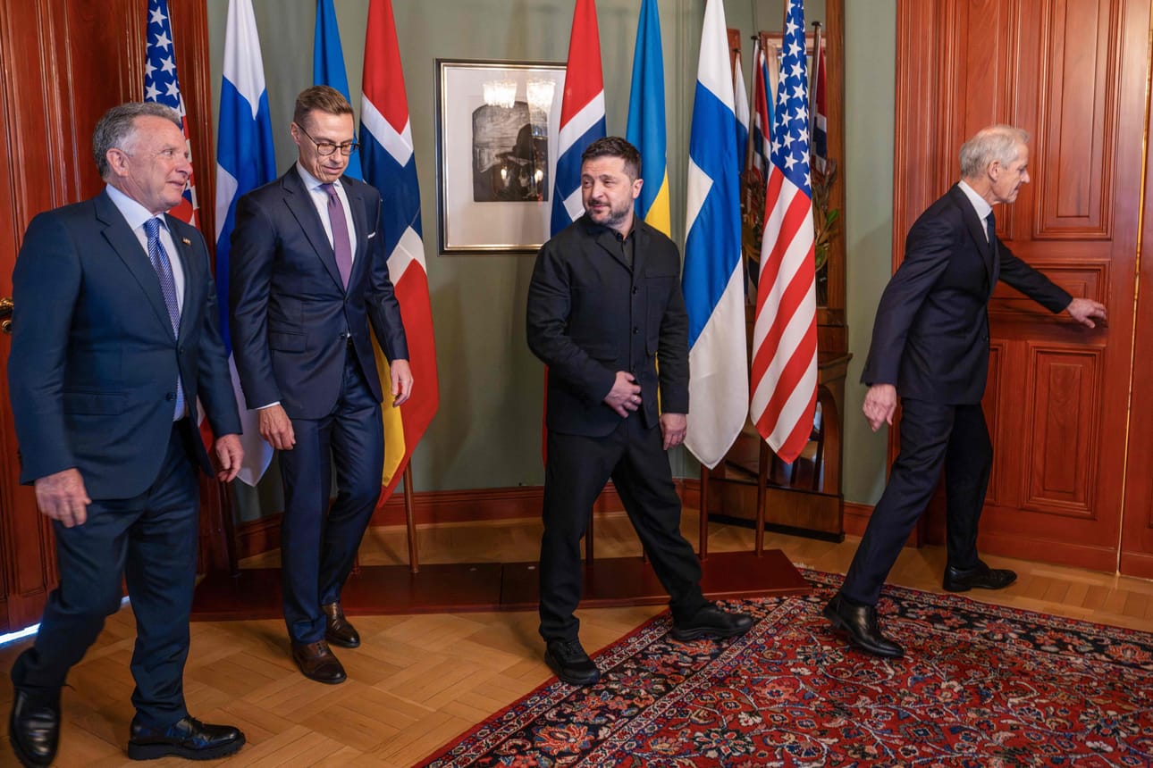 Yhdysvaltain erityislähettiläs Steve Witkoff, Suomen presidentti Alexander Stubb, Ukrainan presidentti Volodymyr Zelenskyi ja Norjan pääministeri Jonas Gahr Støre tapasivat Oslossa tiistaina.