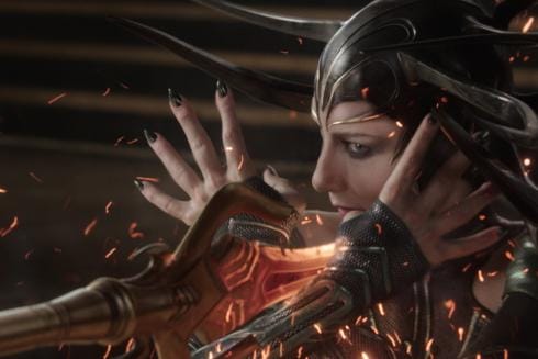Cate Blanchett on Thorin ilkeä ja tuhovoimainen sisko Hela elokuvassa Thor: Ragnarök.