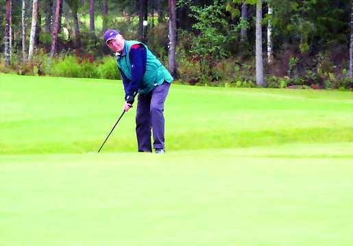 Uudella väylällä. Siikajoen golfkentän laajennuksen suunnitelleen Juhani Tannerin tyylinäyte.