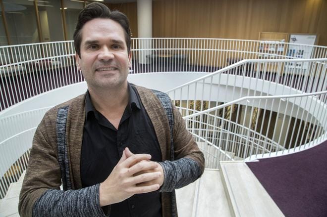 Ulkopoliittisen instituutin ohjelmajohtaja Mika Aaltola kuvailee kirjassaan, miten Suomen pitää reagoida muuttuneeseen maailmaan. KUVA: Mauri Ratilainen/ Arkisto