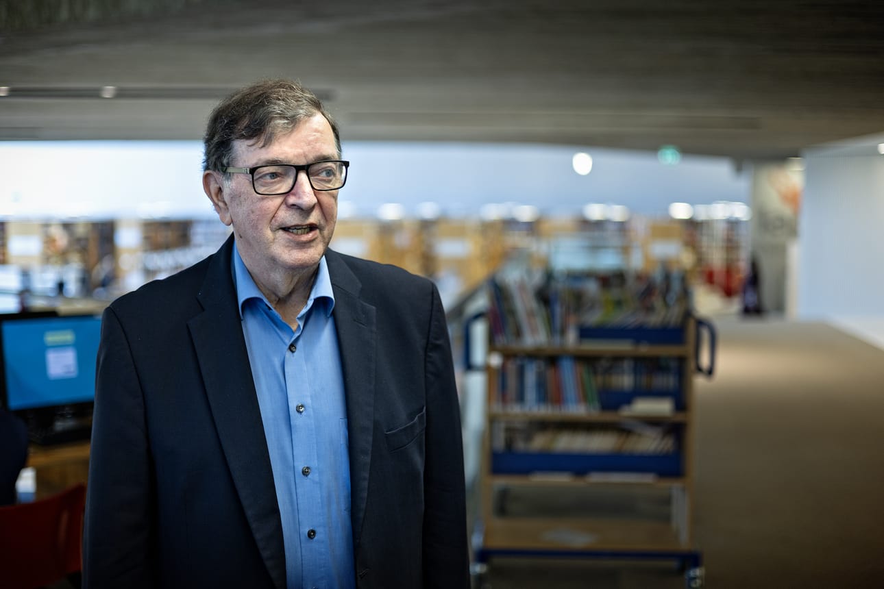 Seinäjoella perjantaina vieraillut Paavo Väyrynen tavoittelee presidenttiehdokkuutta. Kannattajakorttien keruu on käynnissä.