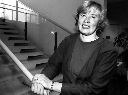Ensimmäinen nainen tehtävässä. NU:n 80-vuotisen historian ensimmäinen naispuheenjohtaja Asta Kemi kaipaa NU:n toimintaan enemmän talkootyövoimaa. Pääseura tahtoo jäädä sitä vaille, kun jaostot toimivat itsenäisesti.