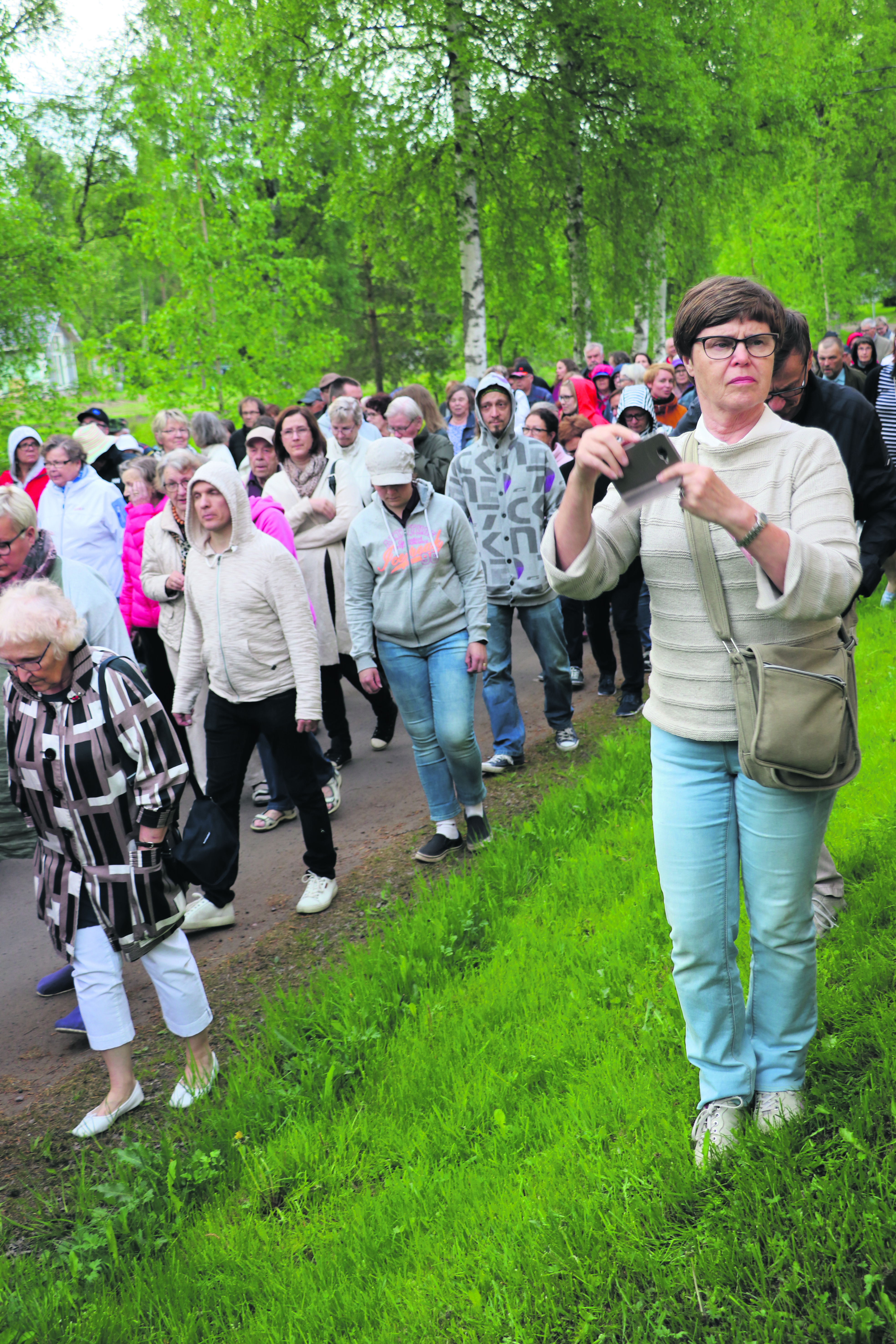 Moni halusi tallentaa tapahtuman muistoksi itselleen.
