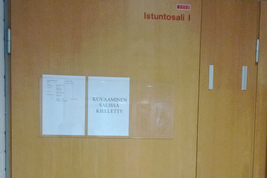 Istunnon valo- ja videokuvaaminen sekä kaikenlainen tallentaminen on kielletty.