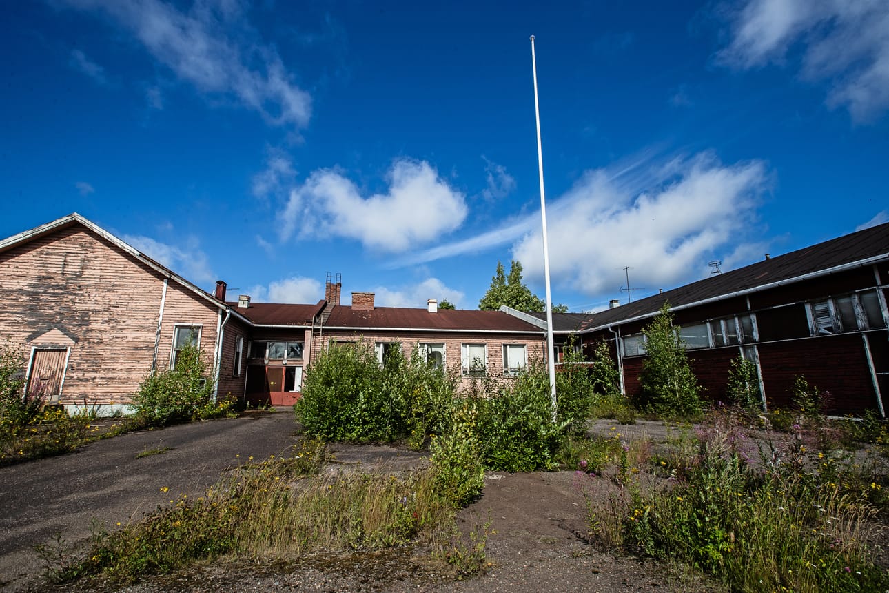Vanha Lapaluodon koulu on vaihtamassa omistajaa 400 euron kauppahinnalla.